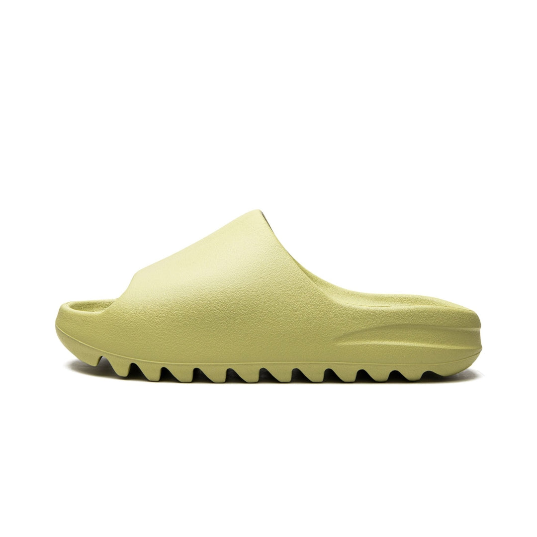 ADIDAS YEEZY
YEEZY SLIDE
"Resin 2022"