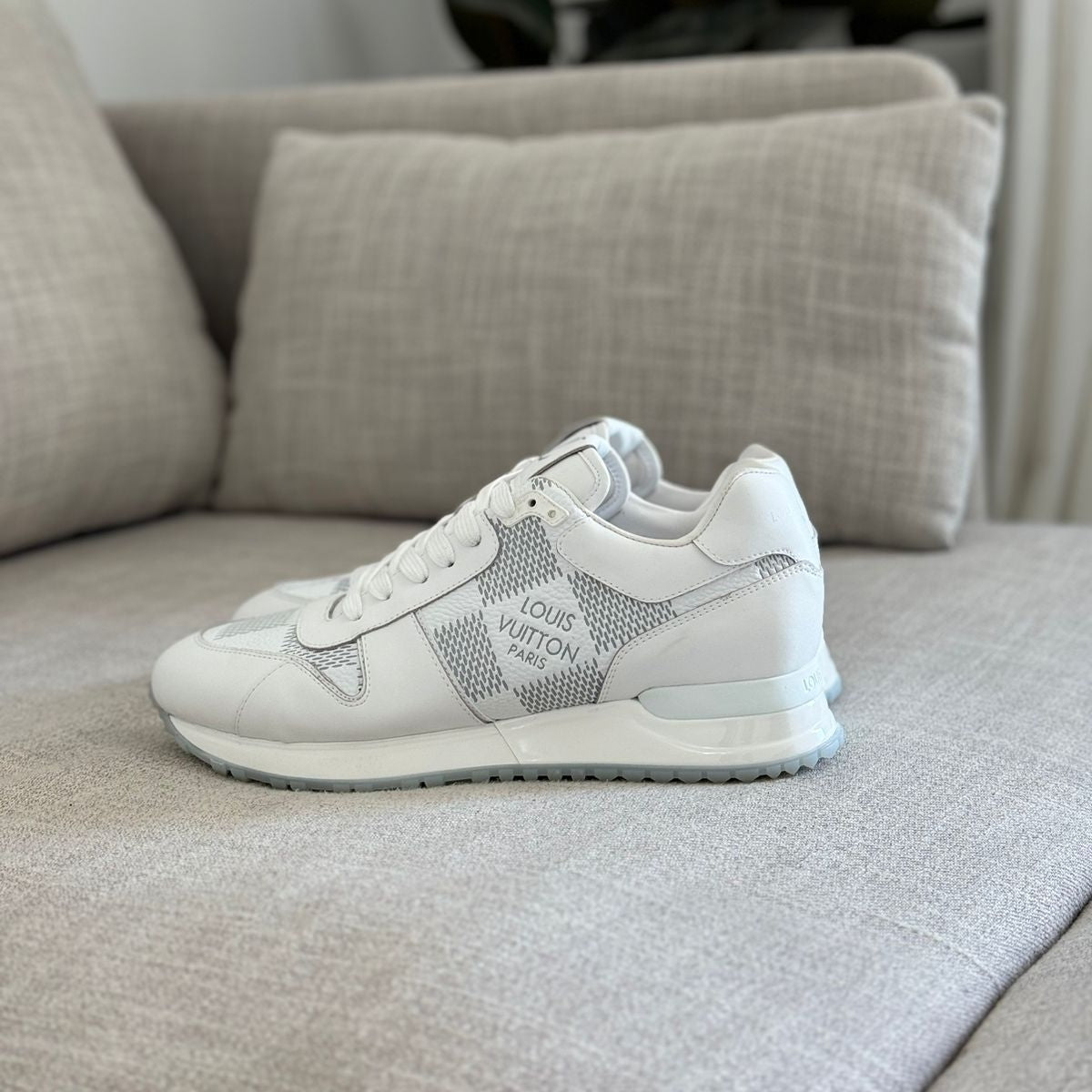 1ACW1Q
LV Run Away Sneaker