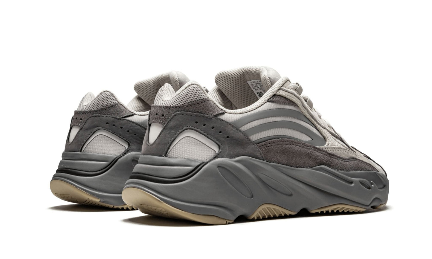 ADIDAS YEEZY
YEEZY BOOST 700 V2
"Tephra"