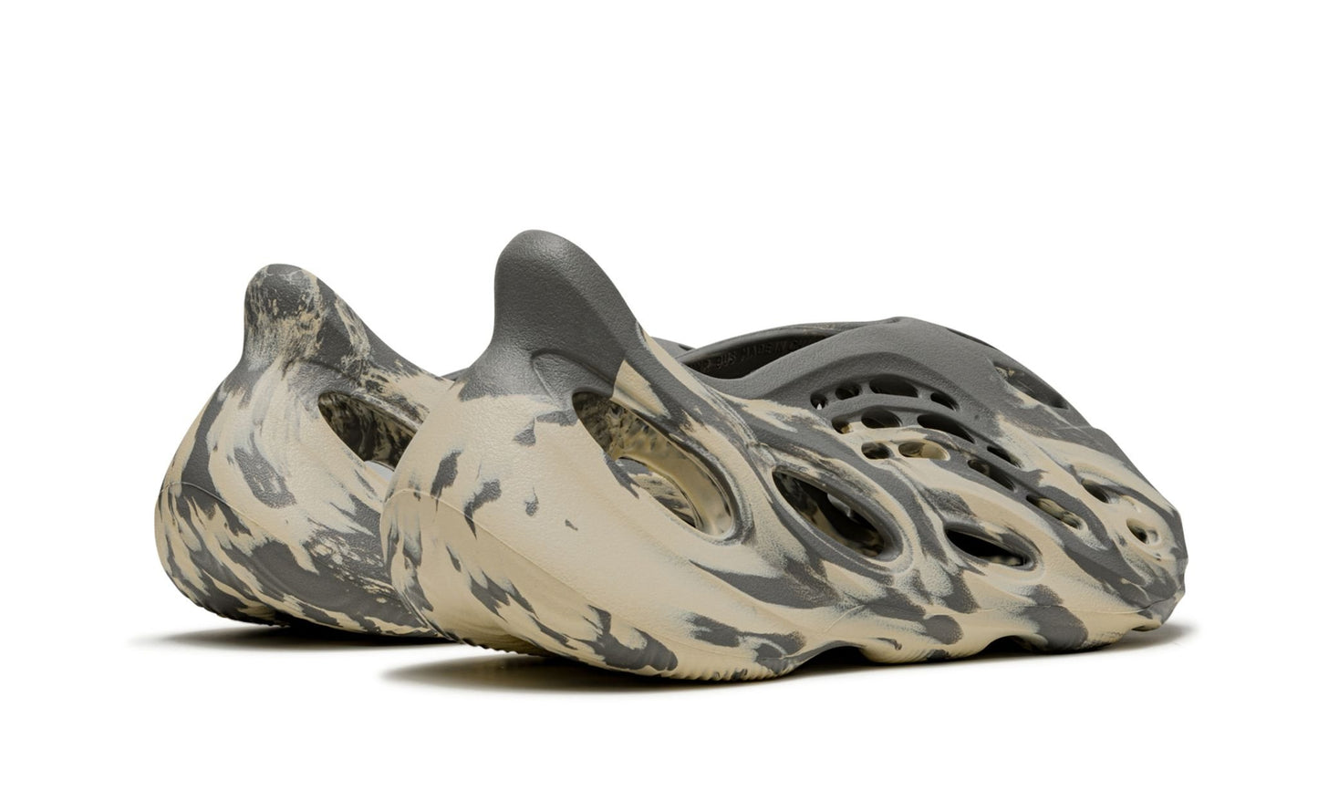 ADIDAS YEEZY
YEEZY FOAM RUNNER MXT
"Moon Gray"