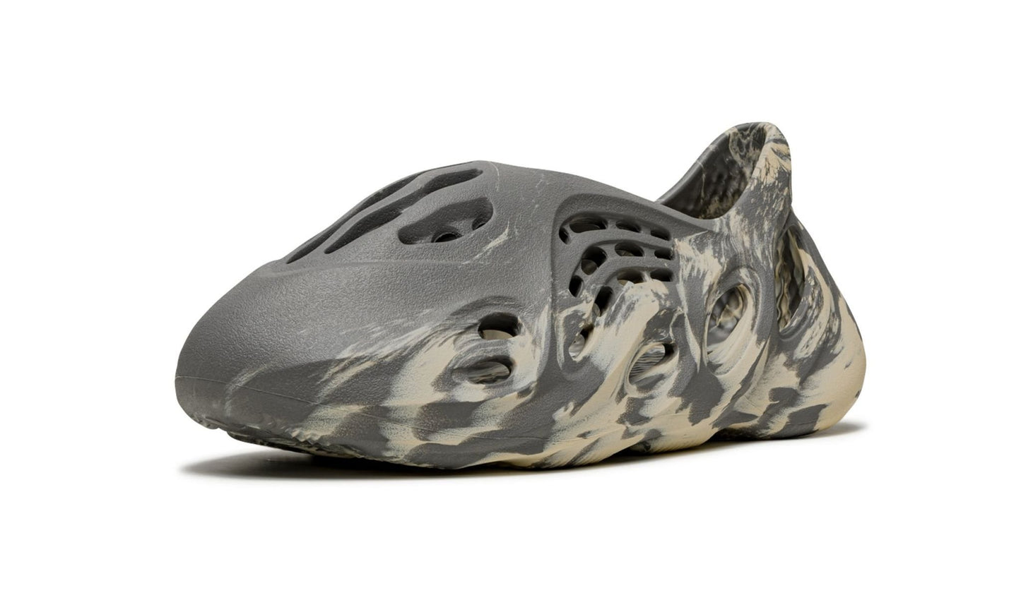 ADIDAS YEEZY
YEEZY FOAM RUNNER MXT
"Moon Gray"
