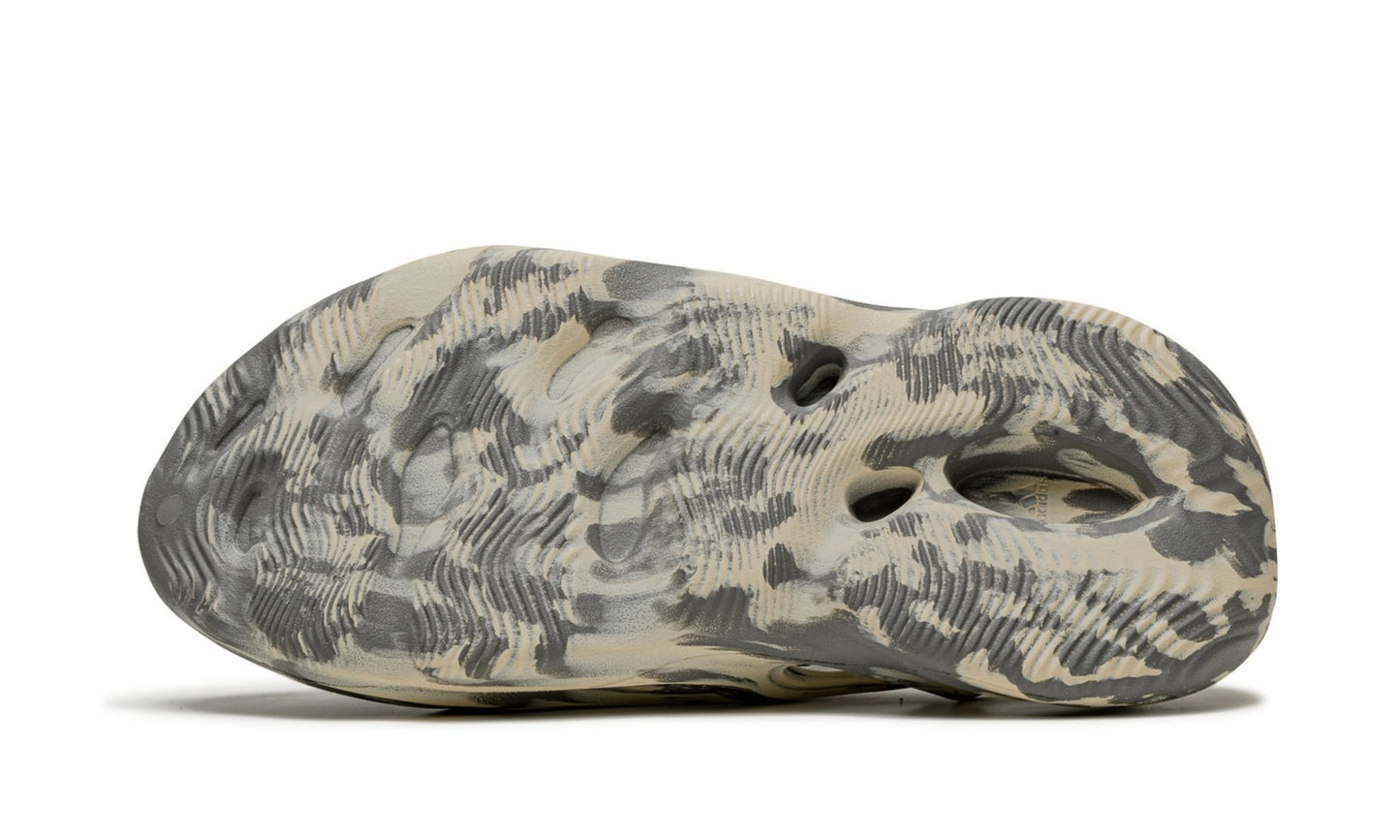 ADIDAS YEEZY
YEEZY FOAM RUNNER MXT
"Moon Gray"