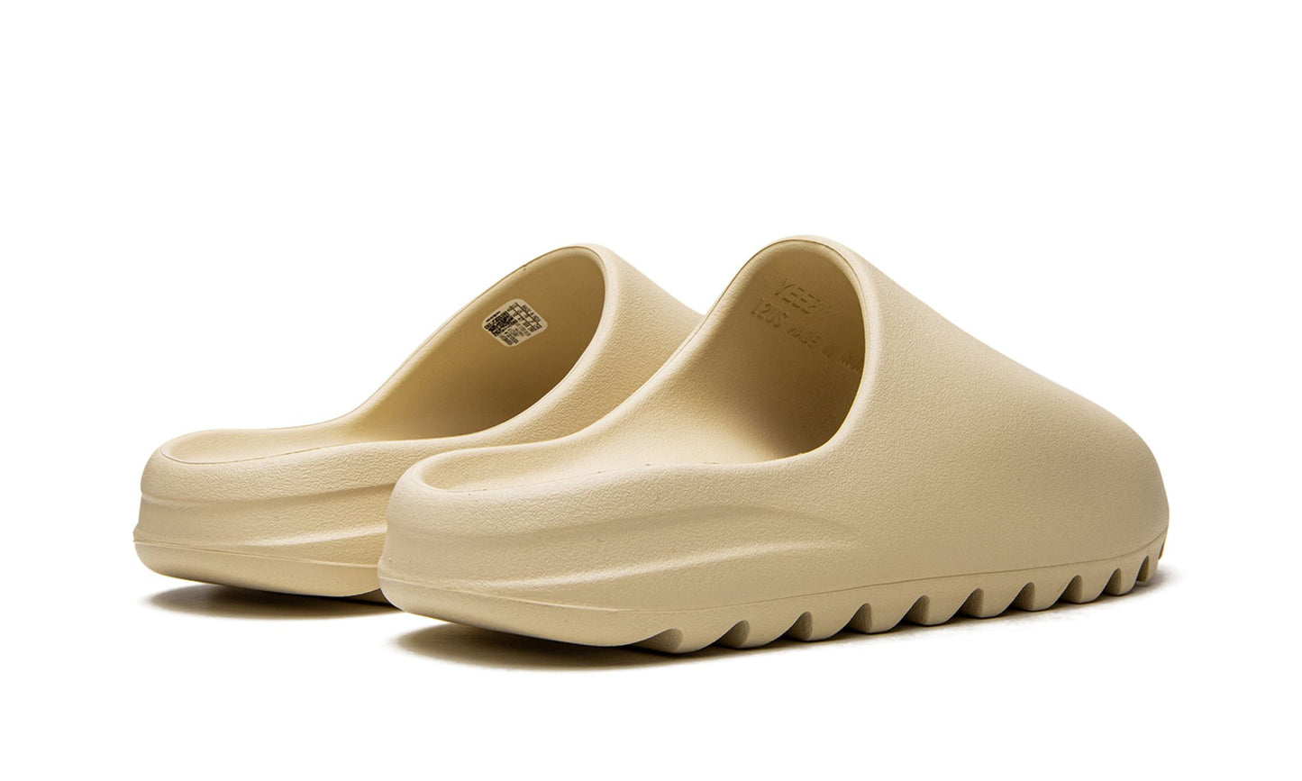 ADIDAS YEEZY
YEEZY SLIDE
"Bone 2022"