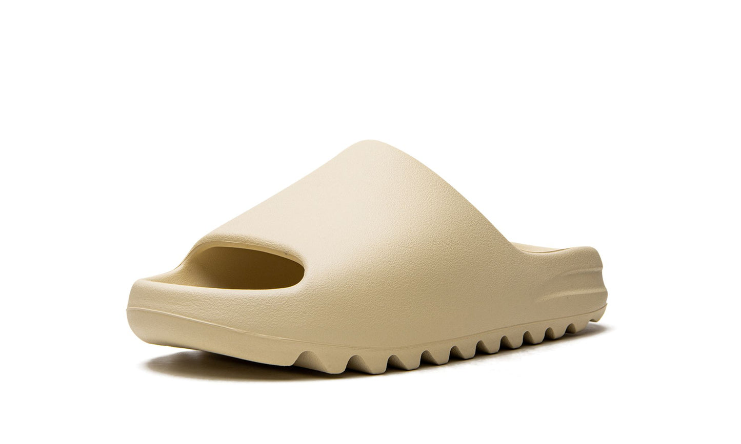 ADIDAS YEEZY
YEEZY SLIDE
"Bone 2022"