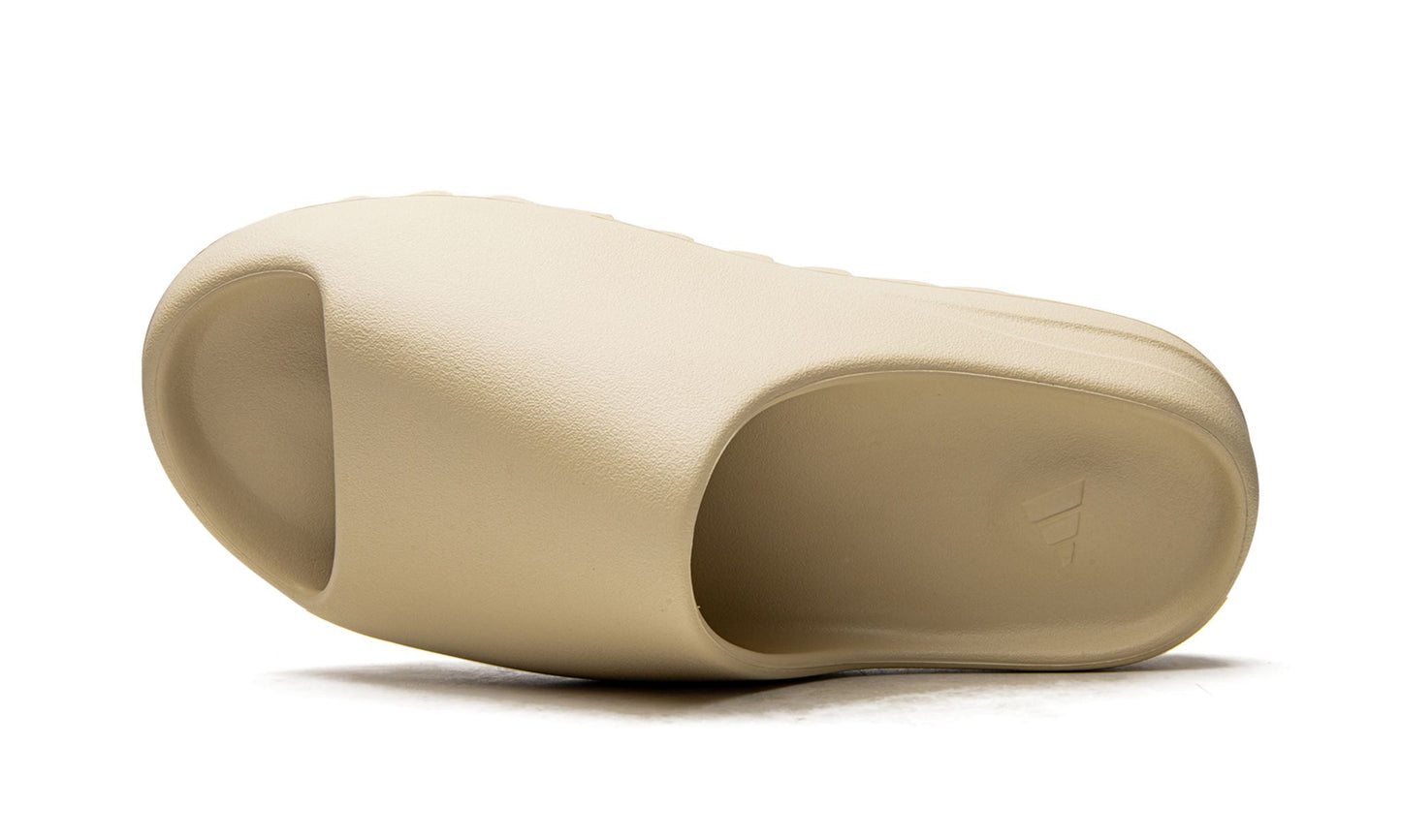 ADIDAS YEEZY
YEEZY SLIDE
"Bone 2022"
