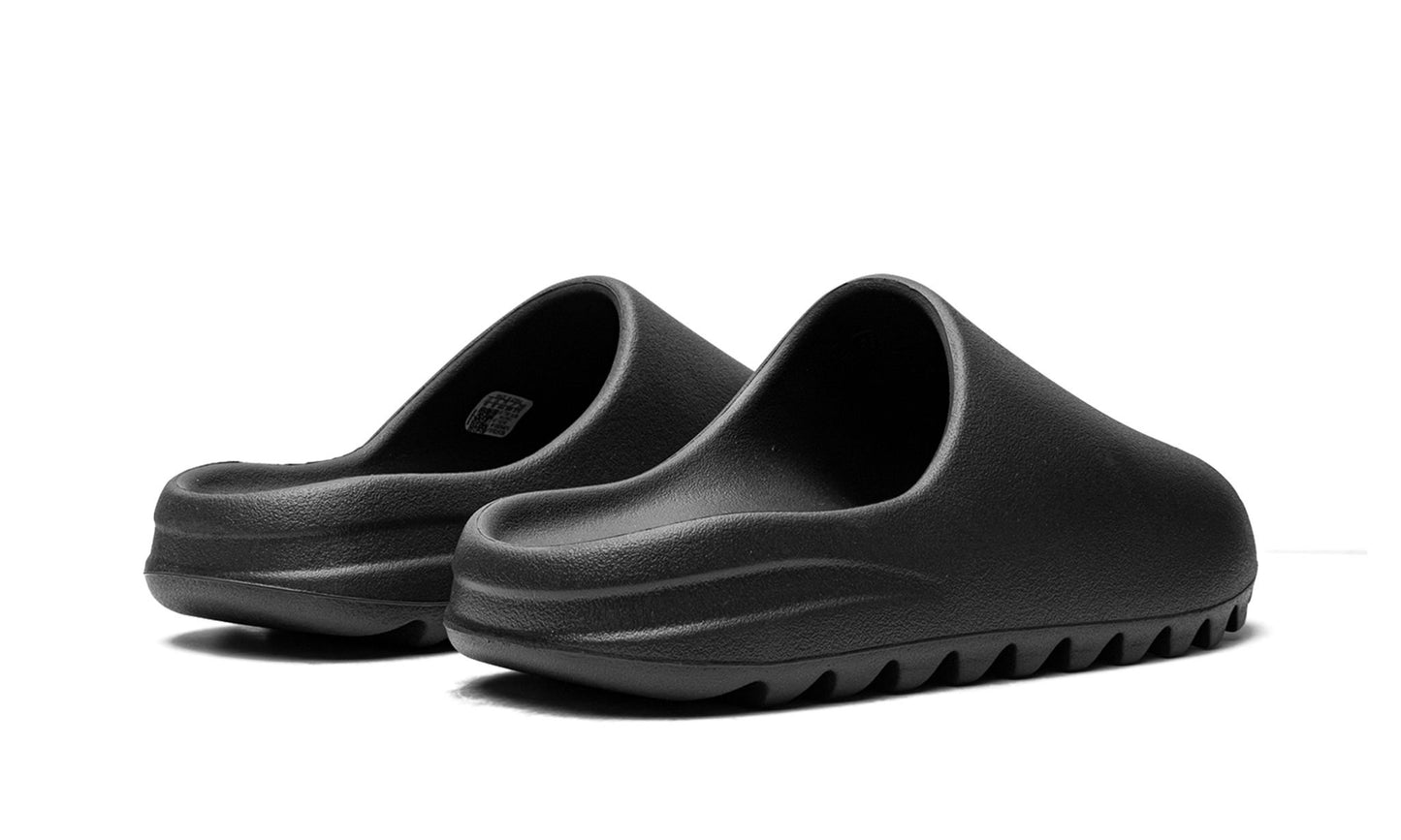 ADIDAS YEEZY
YEEZY SLIDE BLACK
"Onyx 2022/2023"