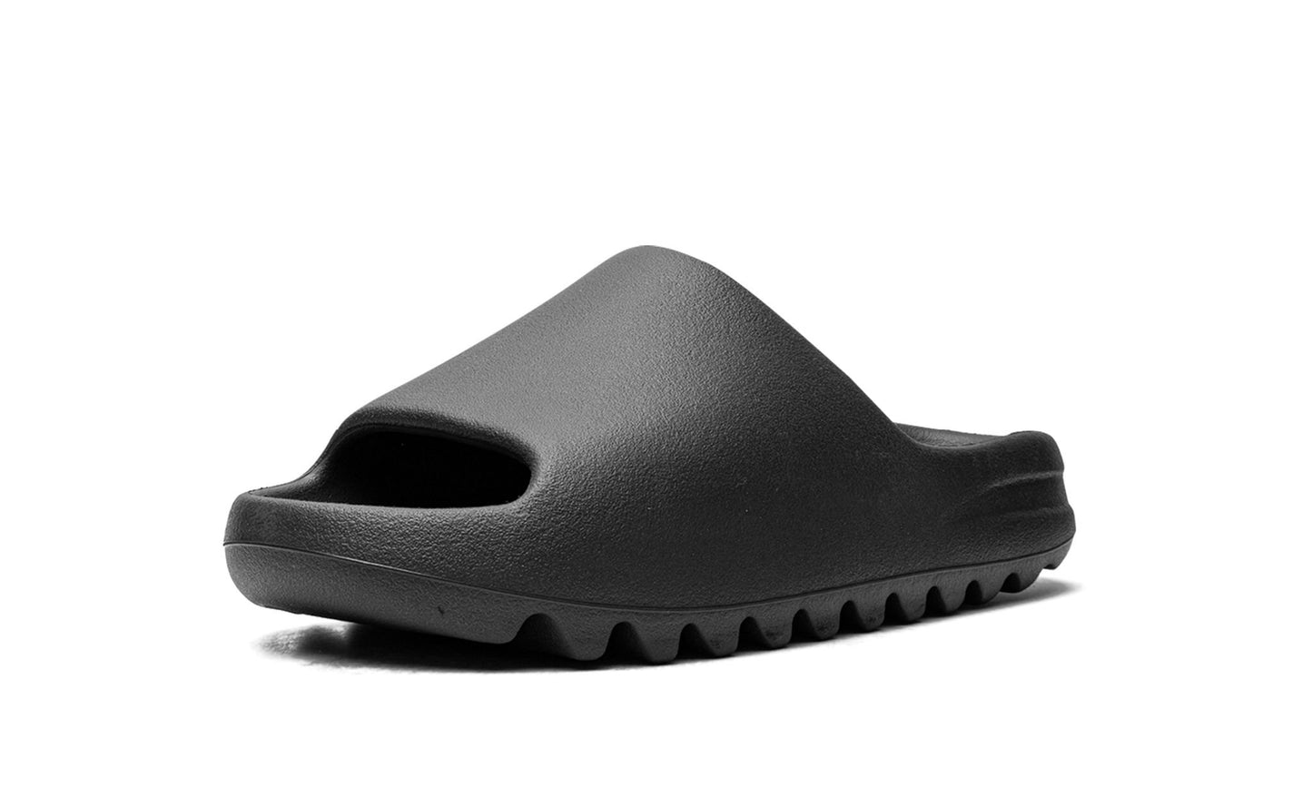 ADIDAS YEEZY
YEEZY SLIDE BLACK
"Onyx 2022/2023"