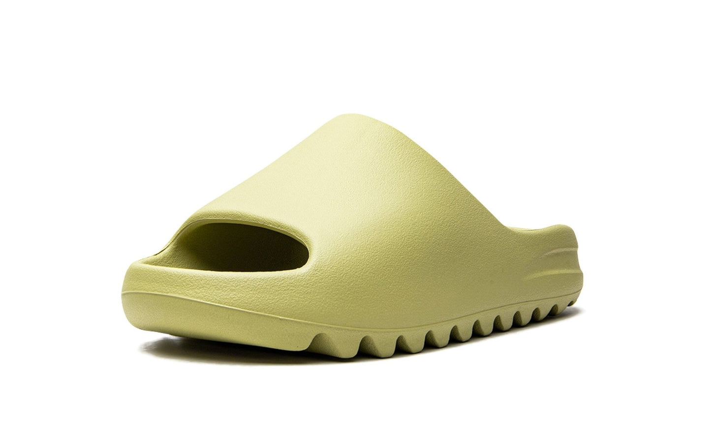 ADIDAS YEEZY
YEEZY SLIDE
"Resin 2022"