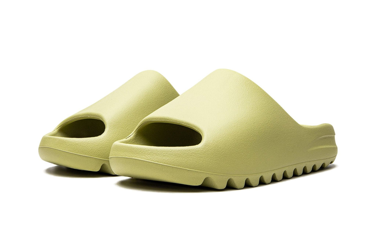 ADIDAS YEEZY
YEEZY SLIDE
"Resin 2022"