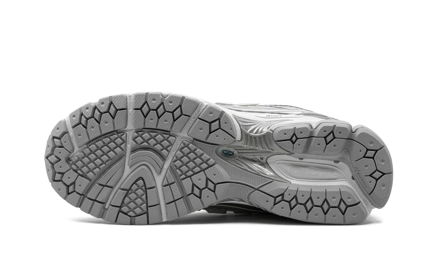 NEW BALANCE 1906R
"SILVER METALLIC"