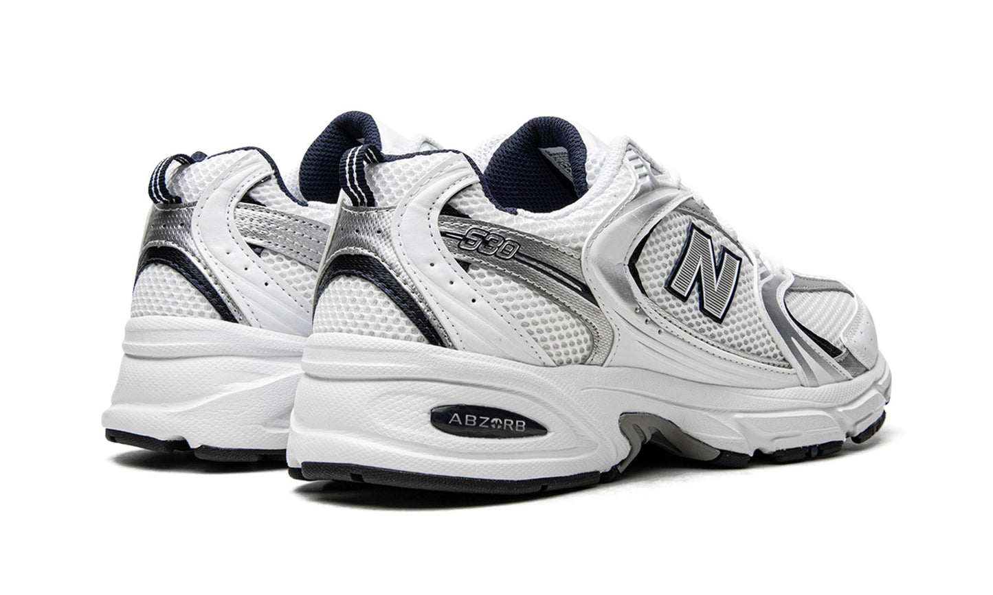 NEW BALANCE
530