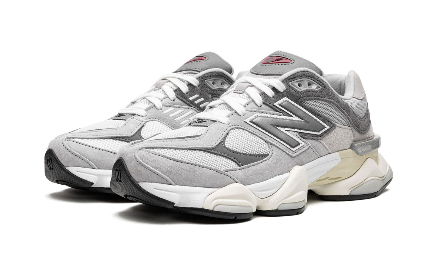NEW BALANCE
9060
"Grey"