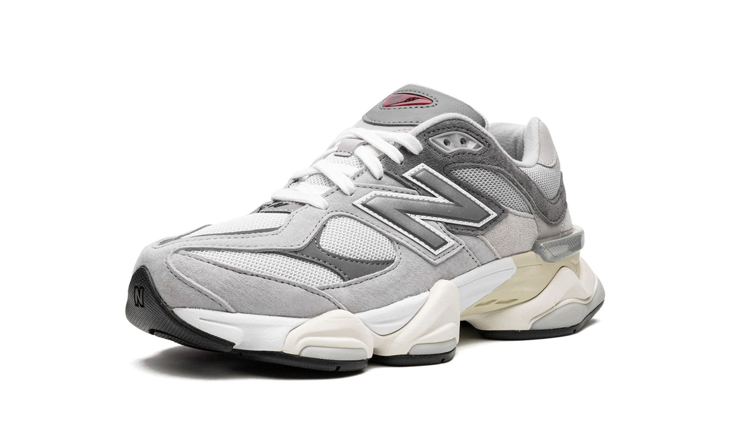 NEW BALANCE
9060
"Grey"