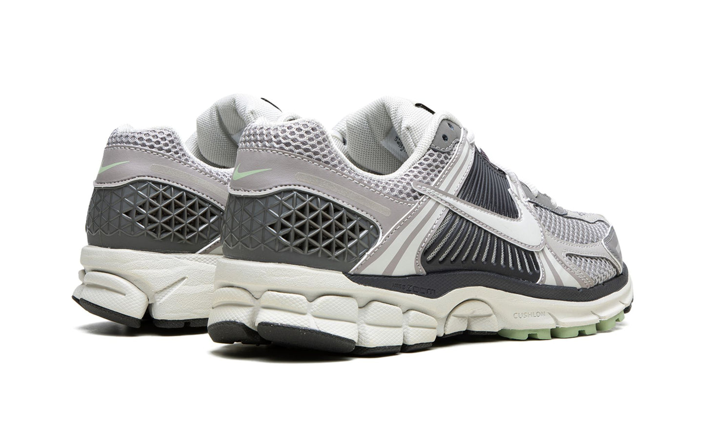 VOMERO 5 WMNS
"Cobblestone"