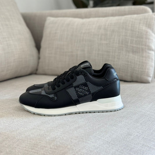 1ACW1Q
LV Run Away Sneaker