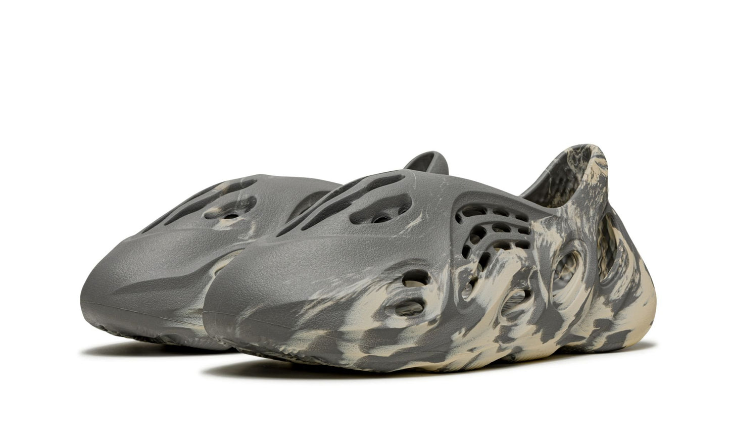 ADIDAS YEEZY
YEEZY FOAM RUNNER MXT
"Moon Gray"