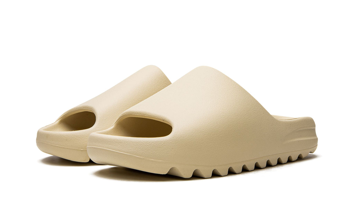 ADIDAS YEEZY
YEEZY SLIDE
"Bone 2022"